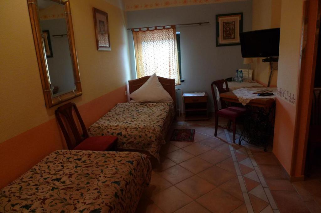 Gosciniec Stara Kuznia Hotel Debska Kuznia Szoba fotó