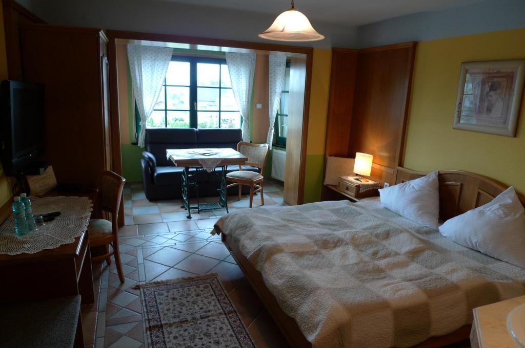 Gosciniec Stara Kuznia Hotel Debska Kuznia Szoba fotó